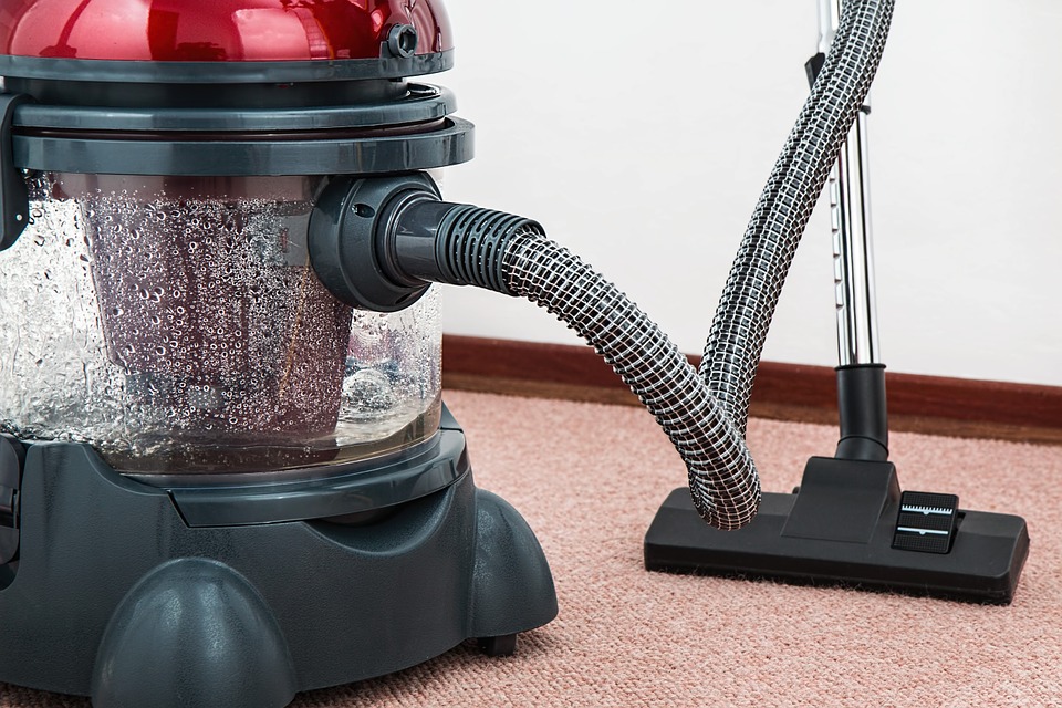 5-best-cleaning-materials-at-home-vacuum